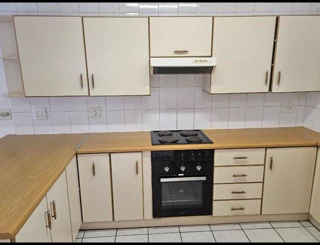 2 BEDROOM TOWNHOUSE FOR SALE IN NEW REDRUTH